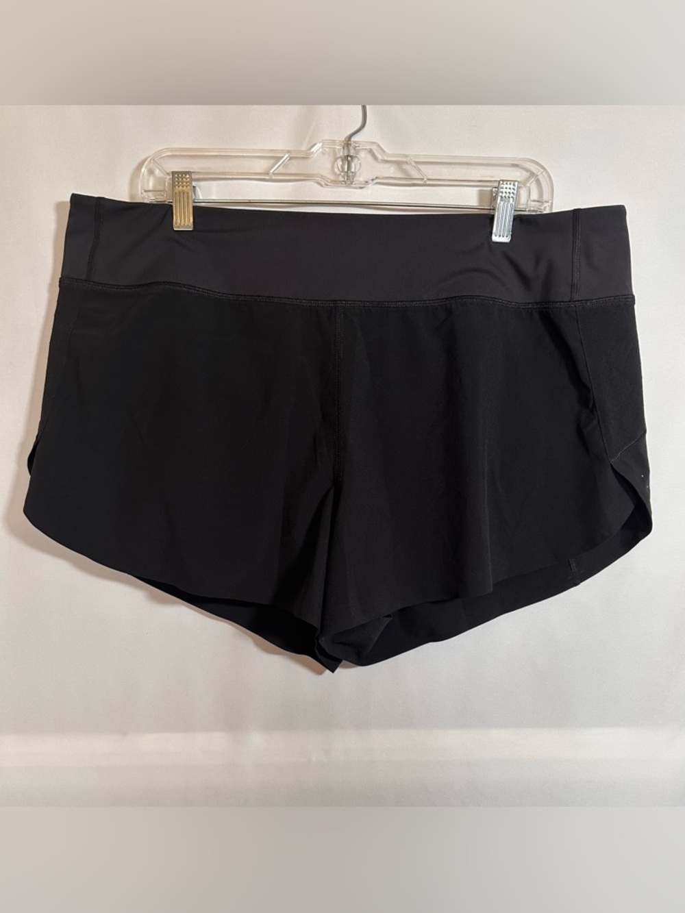 Athleta Black Run With It 3.5" Shorts Mesh Trim Back Zip Pocket XL